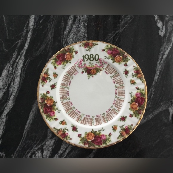 Royal Albert Old Country Roses Calendar Plate 1980 - Picture 7 of 7